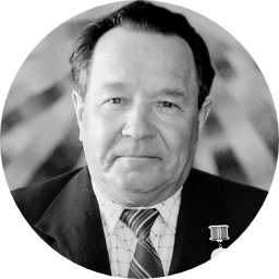 Михаил Евстигнеев